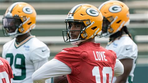Love says he got text from Rodgers before opening 1st training camp as Packers’ starting QB